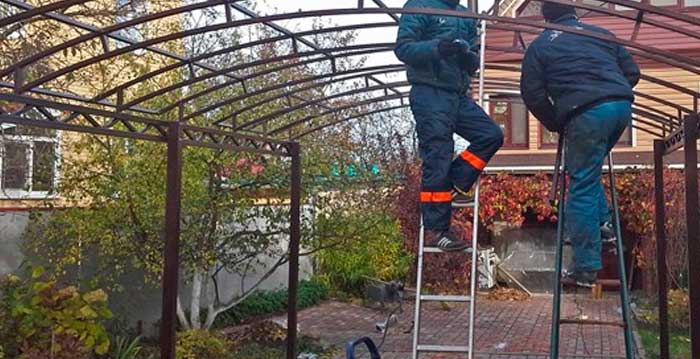 Монтаж навесов